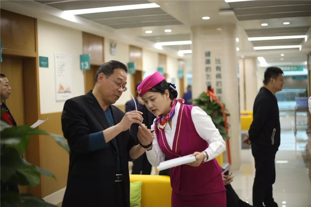 贵港24小时套医保卡(北京医保卡使用指南)